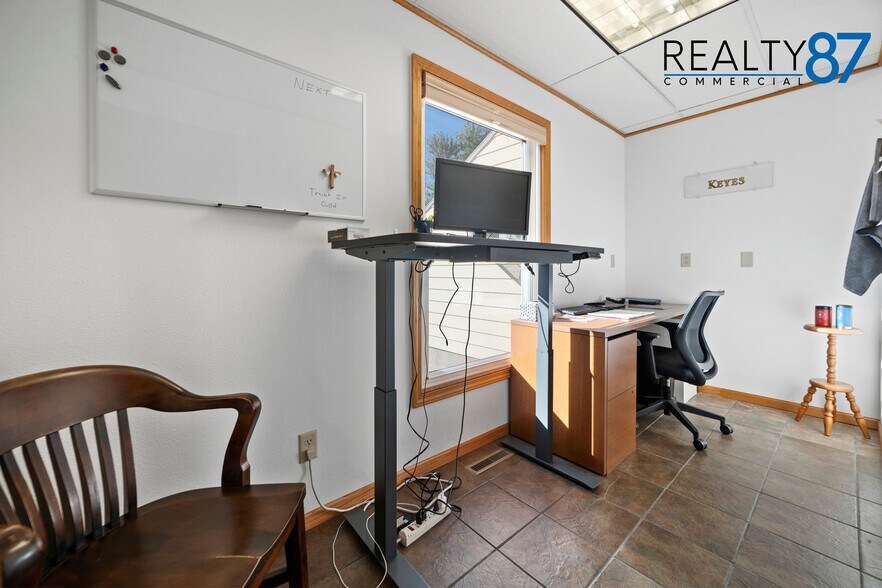 More Photos Of 448 7th Ave, Marion Office For Sale