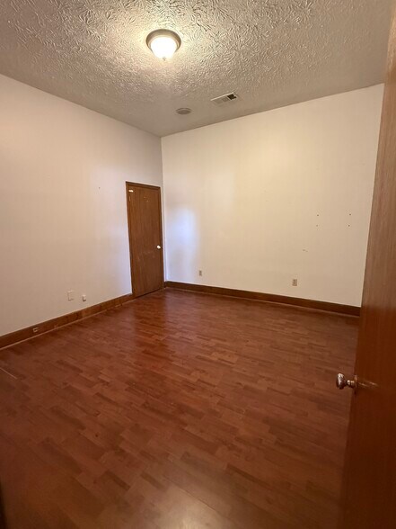 More Photos Of 905 3rd Ave, Columbus Office For Lease