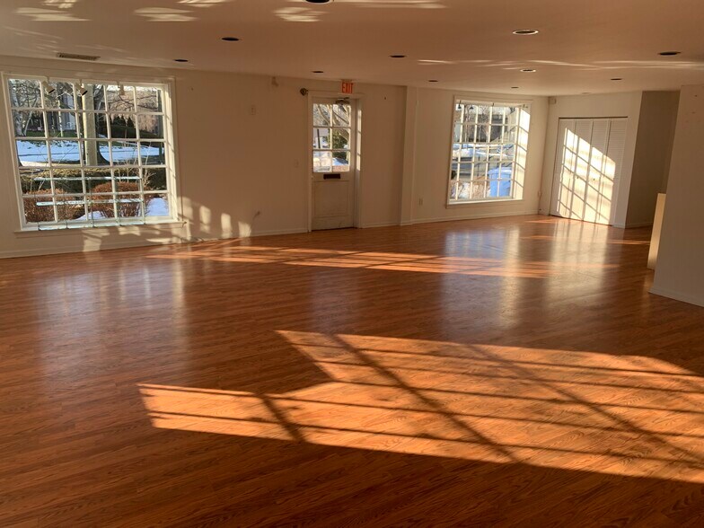 More Photos Of 49-51 Tokeneke Rd, Darien General Retail For Sale