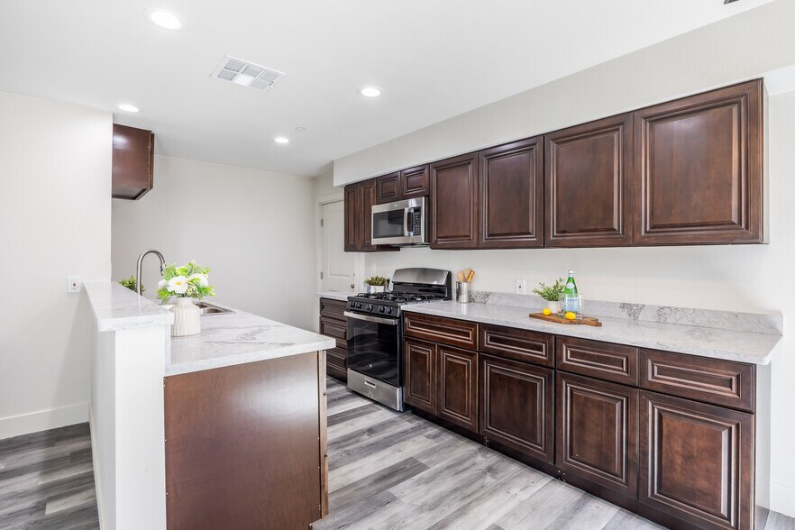 More Photos Of 2409 Cava Ct, Sacramento Apartments For Sale