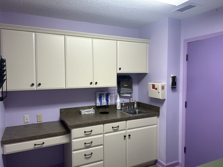 More Photos Of 200 Mission Rd, Palatka Medical For Sale