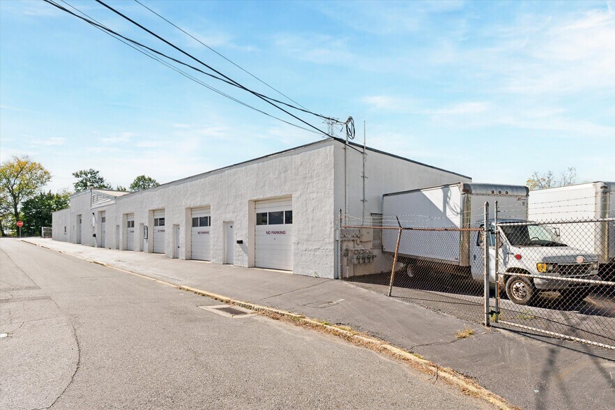 More Photos Of 101 Hawley St, Wilmington Warehouse For Lease