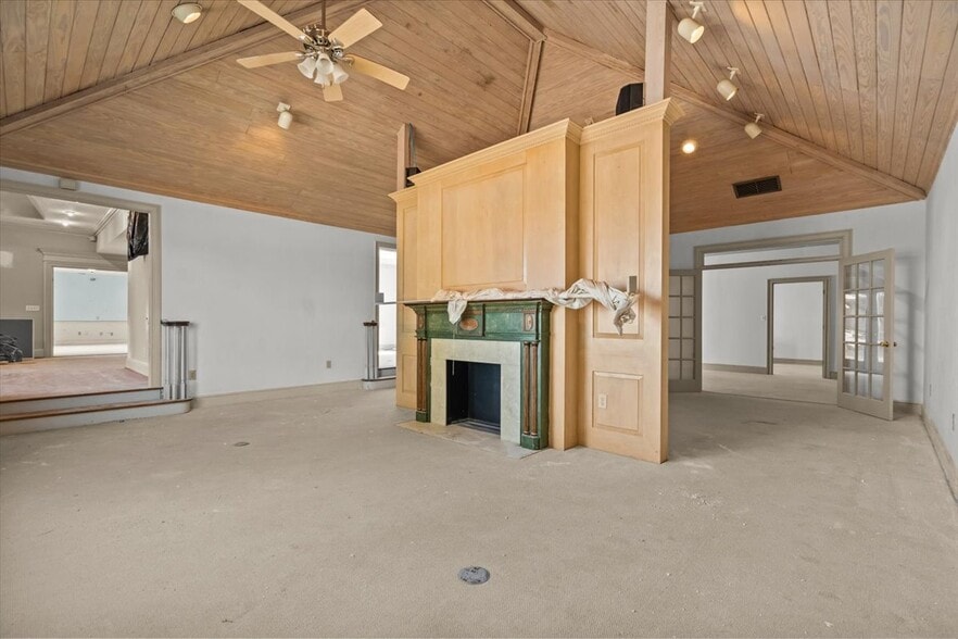 More Photos Of 711 W Wade Hampton Blvd, Greer Freestanding For Lease