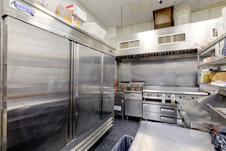 More Photos Of 1517 N 4th St, Philadelphia Showroom For Sale