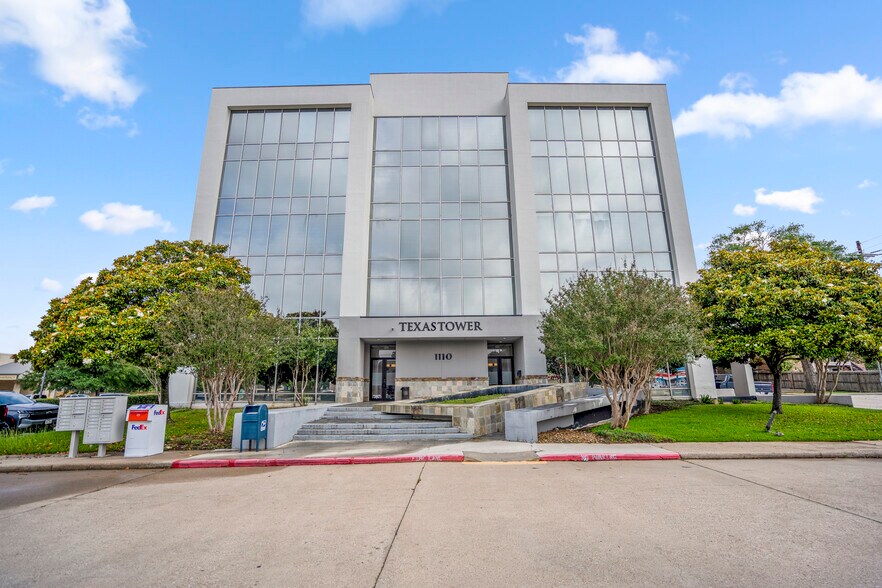 Primary Photo Of 1110 N Loop 336 W, Conroe Office For Lease