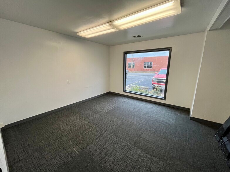 More Photos Of 1759 E Elm St, Springfield Office For Lease