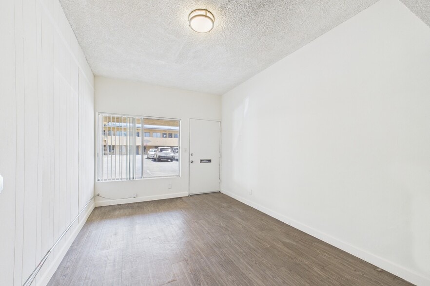More Photos Of 13615 Victory Blvd, Van Nuys Office For Lease