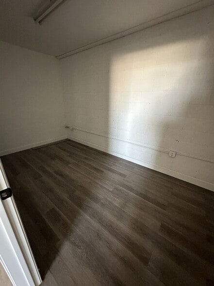 More Photos Of 10066 San Fernando Rd, Pacoima Specialty For Lease