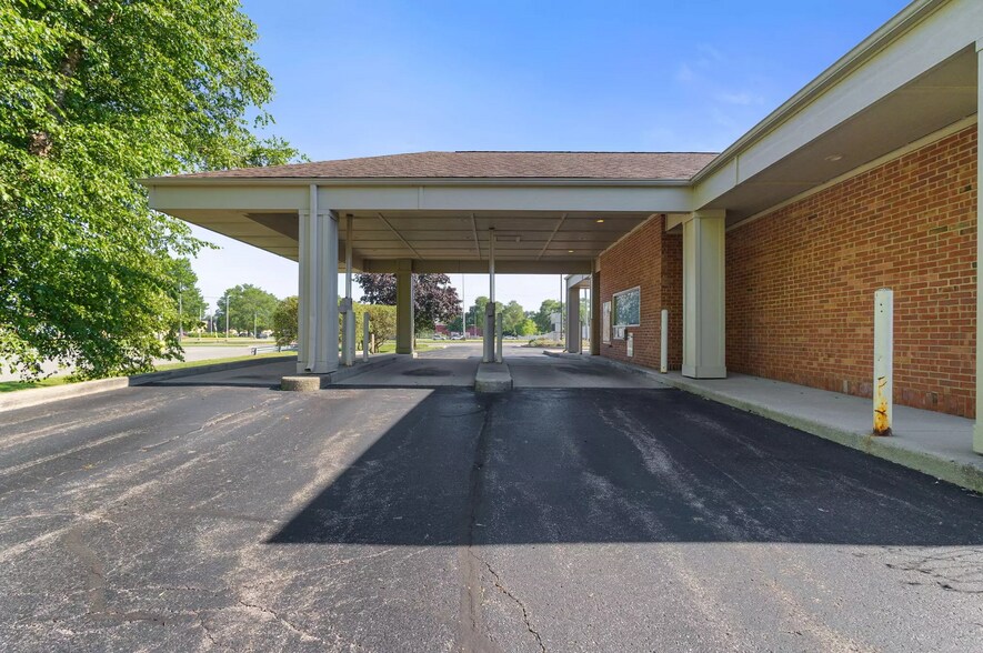 More Photos Of 201 Koomler Dr, La Porte Bank For Sale