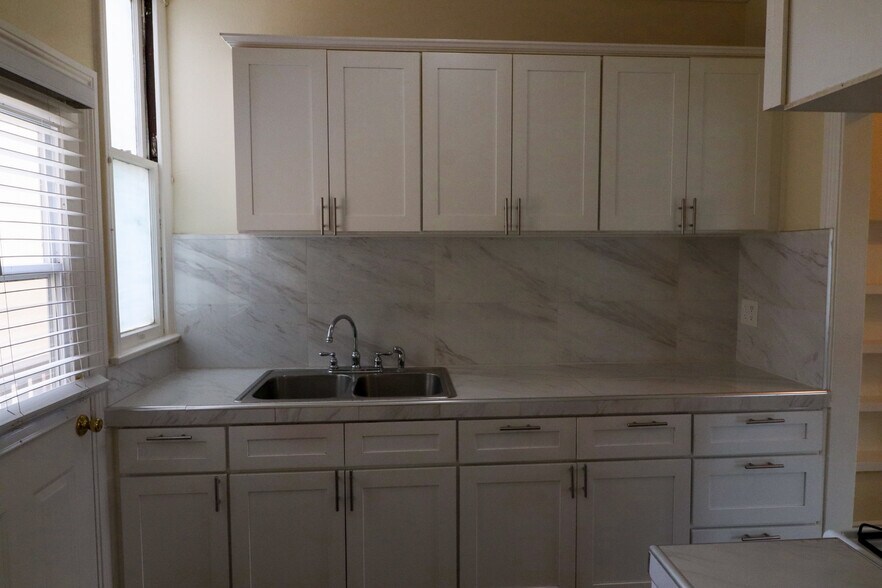 More Photos Of 921 N Lacy St, Santa Ana Apartments For Sale