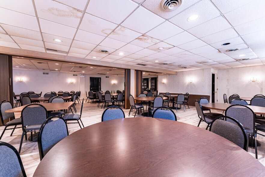 More Photos Of 400 S Center Ave, New Stanton Restaurant For Sale