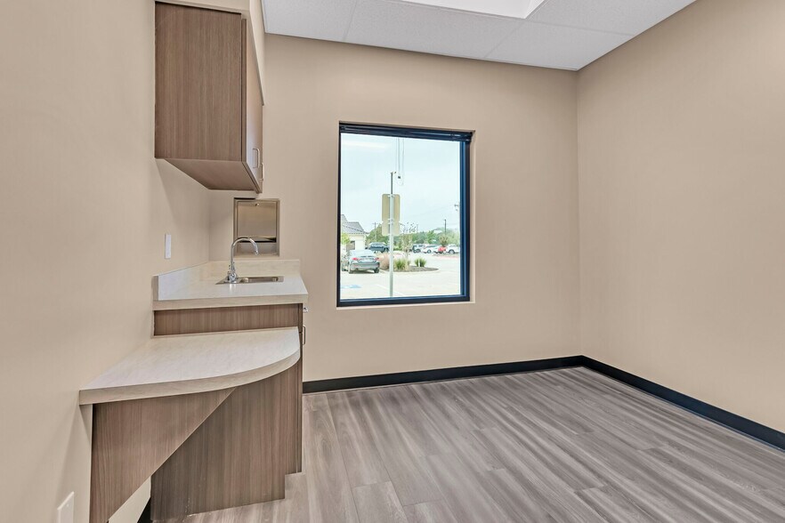 More Photos Of 171 W Southlake Blvd, Southlake Medical For Lease