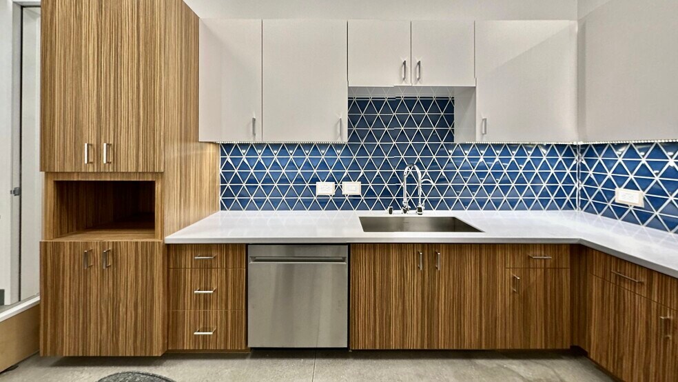 More Photos Of 601 E Bridger Ave, Las Vegas Office For Lease