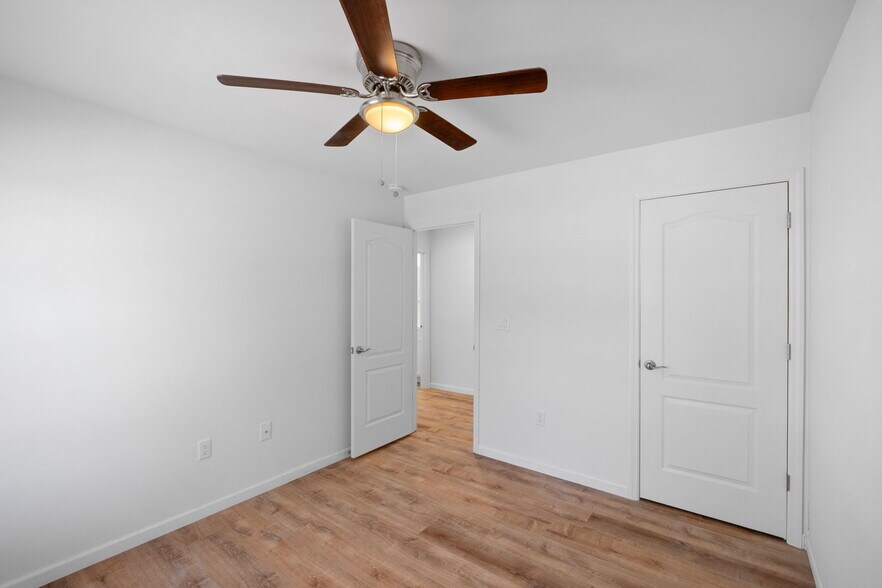 More Photos Of 101-103 Whitsell Way, Granite City Apartments For Sale