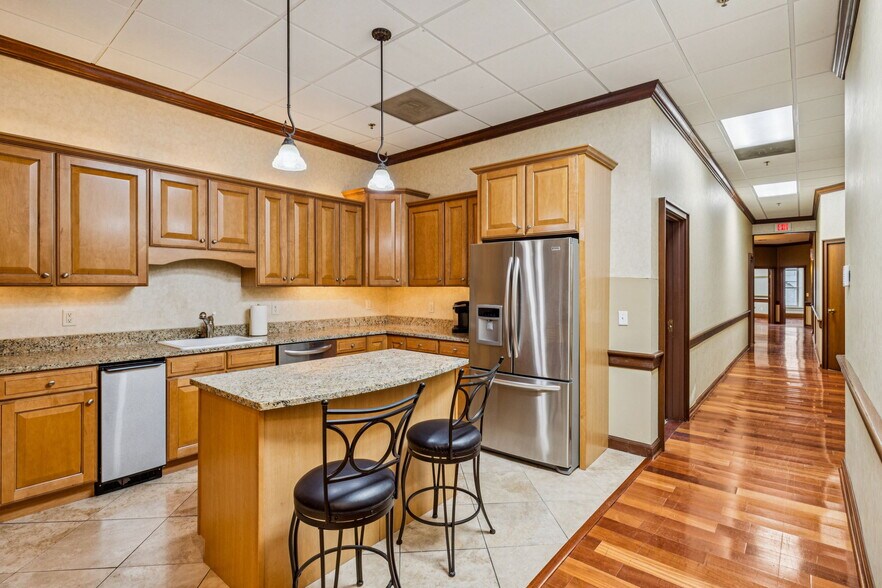 More Photos Of 219 Rep John Lewis Way N, Nashville Office For Sale
