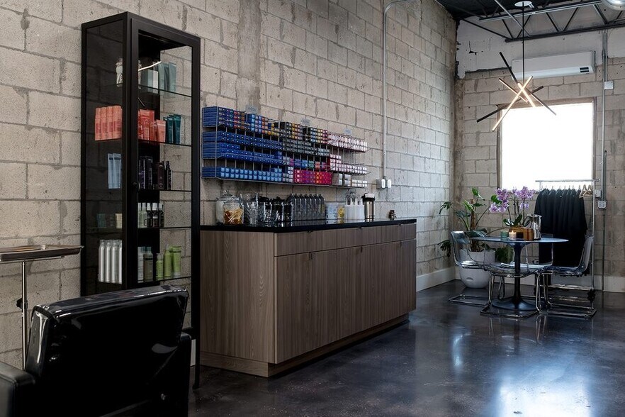 More Photos Of 3325-3327 NE 32nd St, Fort Lauderdale Storefront Retail Office For Sale