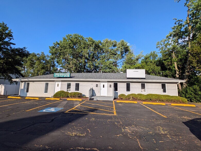 Primary Photo Of 1S085 Summit Ave, Oakbrook Terrace Medical For Lease