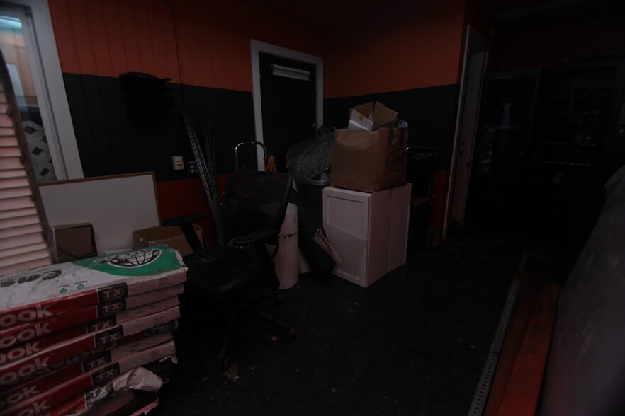 More Photos Of 4706 12th St, Rock Island Auto Dealership For Sale