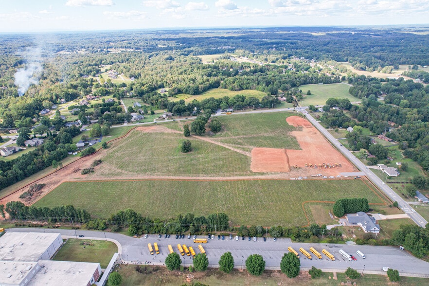 More Photos Of 413 NC Highway 150 W, Greensboro General Retail For Lease