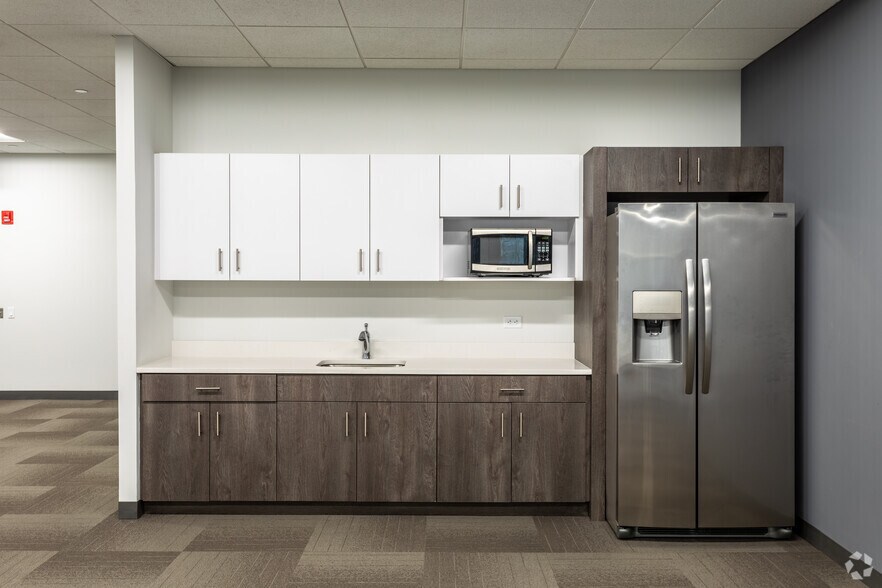 More Photos Of 500 Summit Lake Dr, Valhalla Unknown For Lease