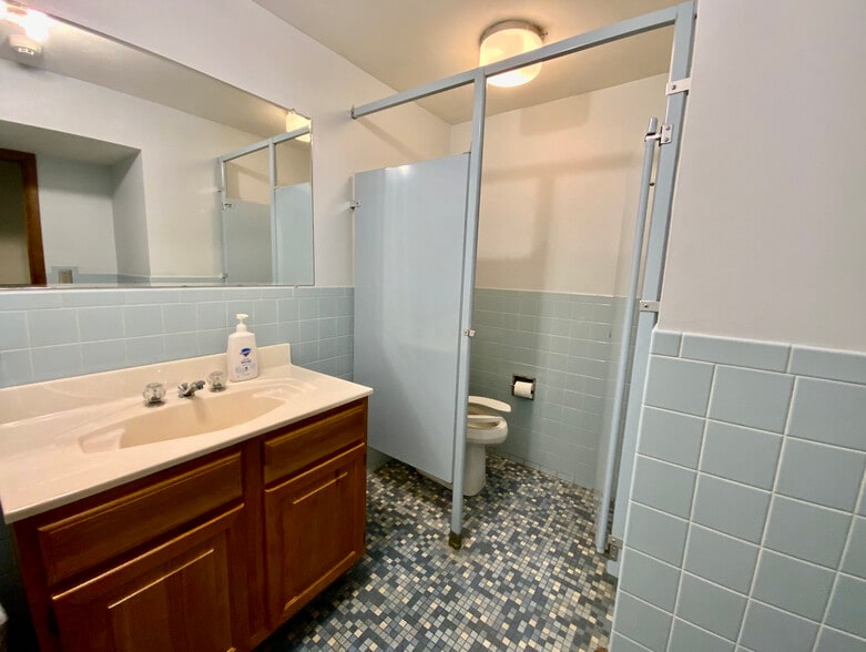 More Photos Of 6027 W Vliet St, Milwaukee Storefront Retail Office For Sale