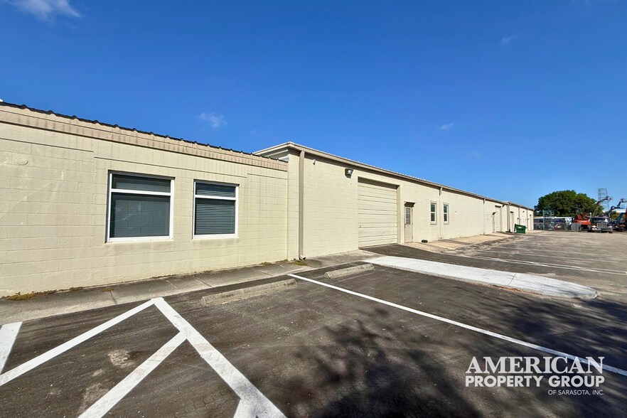 More Photos Of 6055 Porter Way, Sarasota Warehouse For Lease