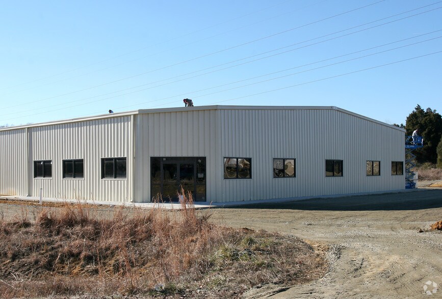 More Photos Of 2400 W Clemmonsville Rd, Winston-Salem Warehouse For Lease