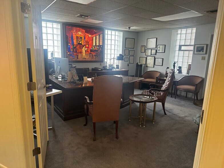 More Photos Of 902 22nd St, Aliquippa Office For Sale