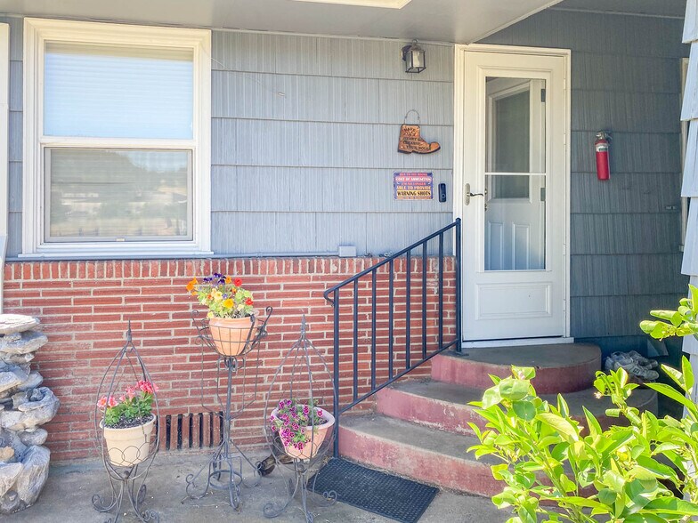 More Photos Of 8017 Old Highway 99 N, Roseburg Distribution For Sale