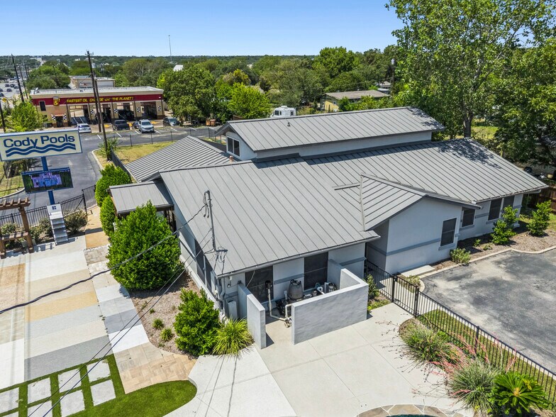 More Photos Of 2300 W Parmer Ln, Austin Freestanding For Sale