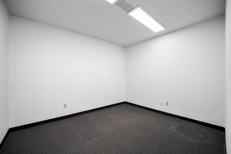 More Photos Of 1130 Valley St, Colorado Springs Warehouse For Sale