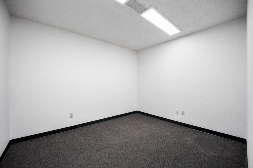More Photos Of 1130 Valley St, Colorado Springs Warehouse For Lease
