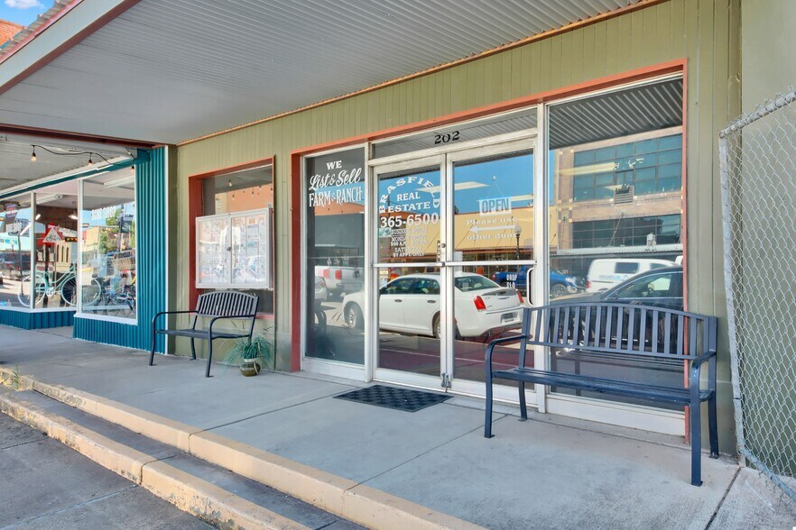 More Photos Of 202 N Main St, Taylor Loft Creative Space For Sale