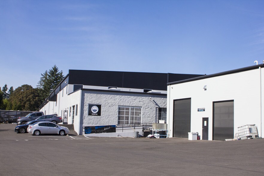 More Photos Of 3901 SE Naef Rd, Portland Manufacturing For Lease