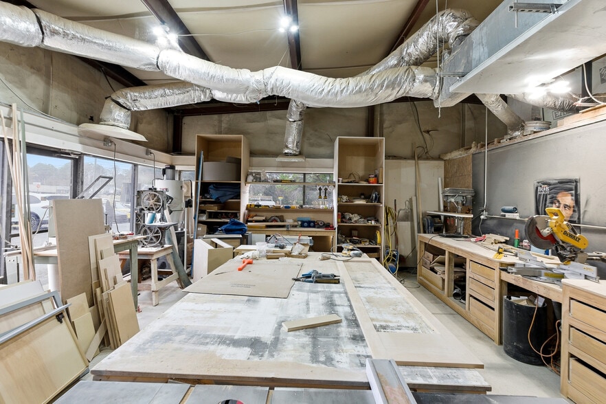 More Photos Of 961 Shallowford Rd NE, Kennesaw Warehouse For Sale