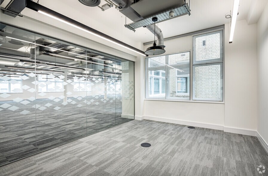 More Photos Of 56 Oxford St, Manchester Office For Lease