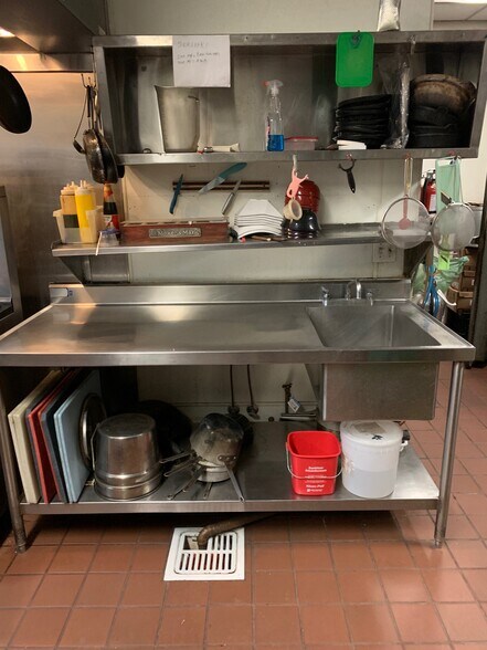 More Photos Of 296 Hegenberger Rd, Oakland Restaurant For Sale