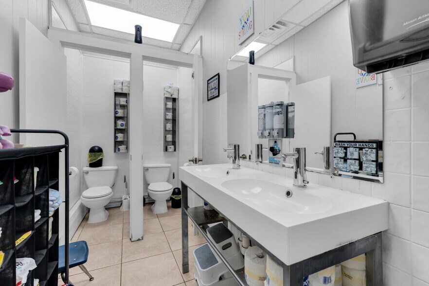 More Photos Of 321 W Farms Rd, Farmingdale Daycare Center For Sale