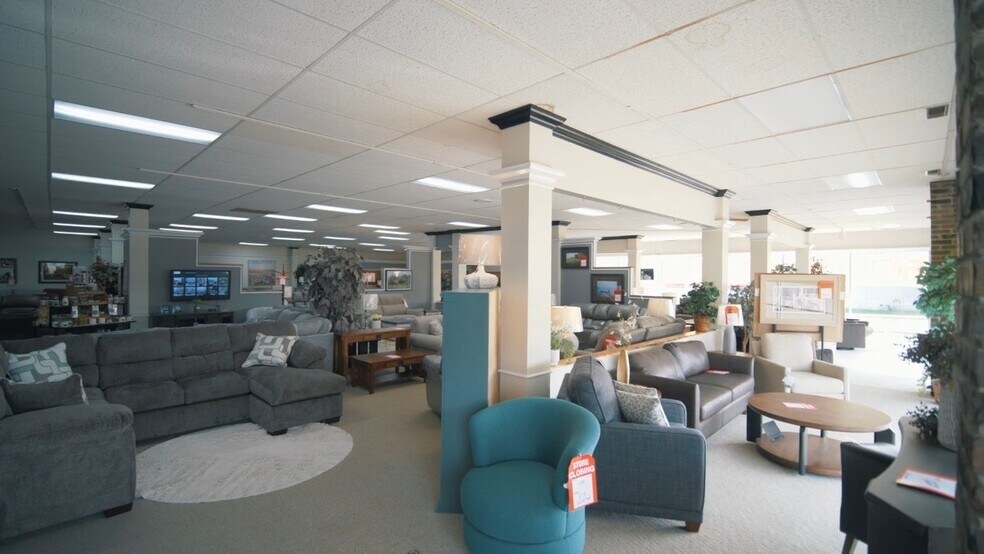 More Photos Of 101 9th St, Charles City General Retail For Sale