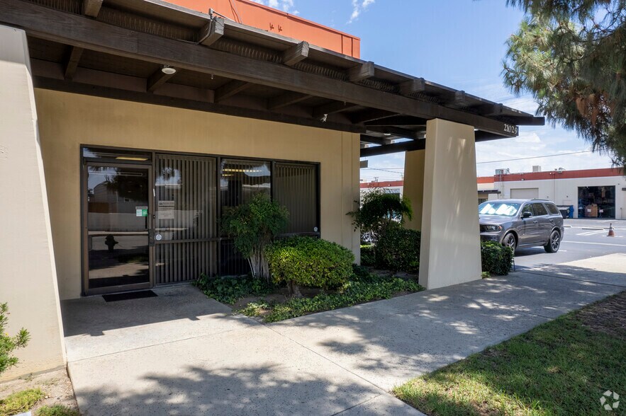 More Photos Of 21029 Itasca St, Chatsworth Warehouse For Lease