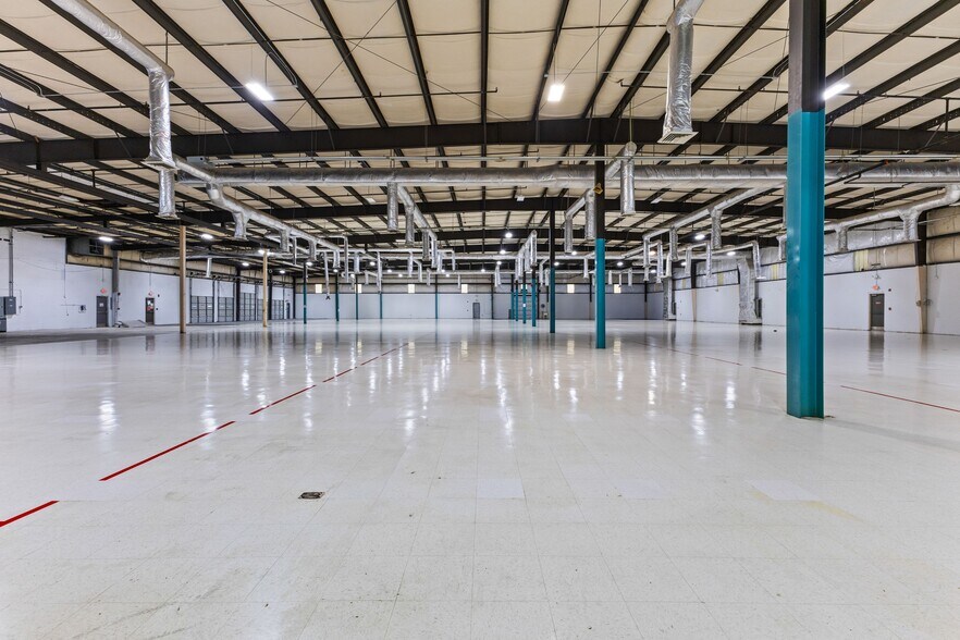 More Photos Of 14748 W Colonial Dr, Winter Garden Warehouse For Lease