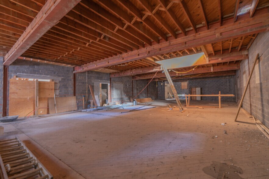 More Photos Of 4 Mill St, Bristol Restaurant For Lease