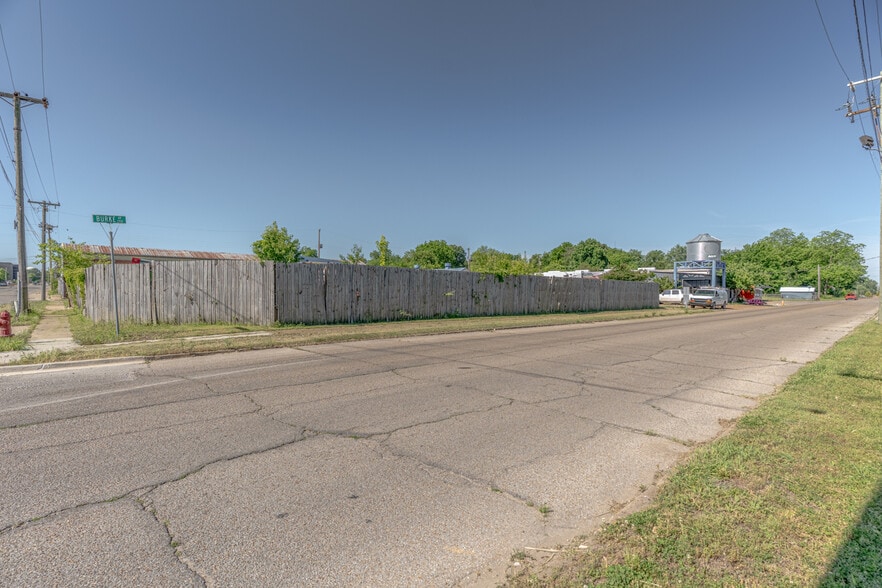 More Photos Of 301 Burke Ave, Jonesboro Warehouse For Sale