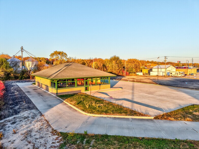 Primary Photo Of 237 Commercial St, Marseilles Fast Food For Sale