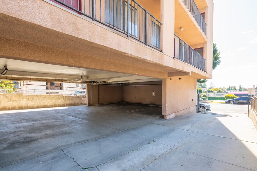 More Photos Of 5335 Huntington Dr N, Los Angeles Apartments For Sale