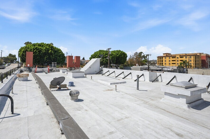 More Photos Of 709 S Centre St, San Pedro Storefront Retail Residential For Sale