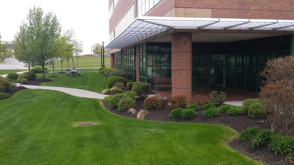 More Photos Of 1 Chelsea St, New London Office For Lease