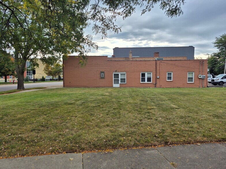More Photos Of 7848 Lincoln Ave, Skokie Office Residential For Sale