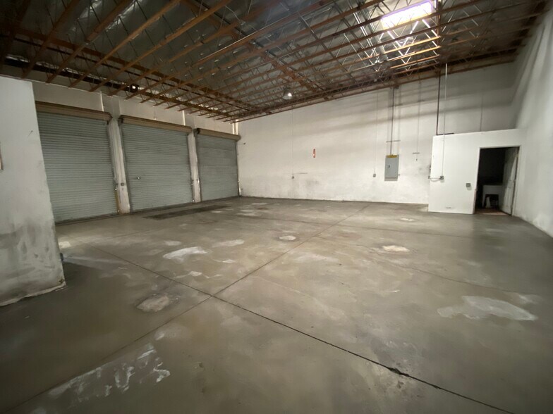 More Photos Of 291-293 W H St, Colton Auto Repair For Lease