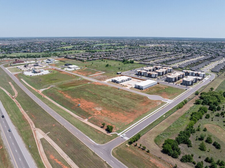 More Photos Of 15924 Ironstone Dr, Edmond Unknown For Lease